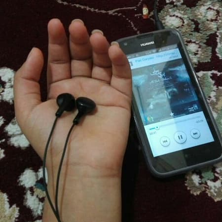 دانلود آهنگ منم و هدفونم + ریمیکس MP3