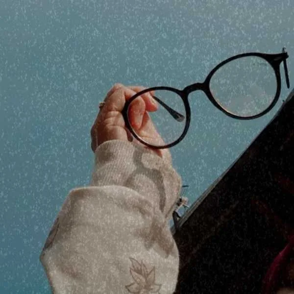بنر آهنگ پیشواز صبر کن الان جواب میده